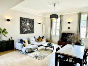 Aix flat in historic center, 17th century building