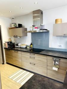 Appartements Aix flat in historic center, 17th century building : photos des chambres