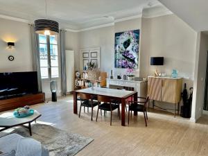 Appartements Aix flat in historic center, 17th century building : photos des chambres