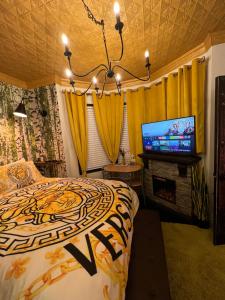 Luxurious Bedroom with Private Entrance & En-suite Bathroom