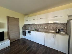 63rd Luxury One Bedroom Apartment