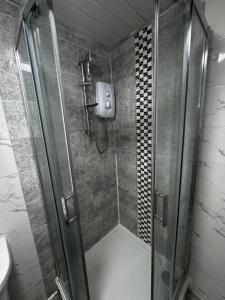 Bright and spacious home within walking distance to Luton Airport and amenities