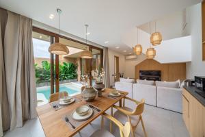 Berawa Week 4 - Villa with Pool Near the Beach in Prime Location