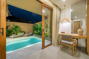 Berawa Week 4 - Villa with Pool Near the Beach in Prime Location