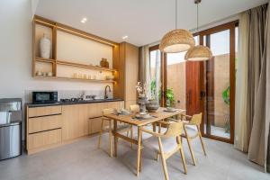 Berawa Week 4 - Villa with Pool Near the Beach in Prime Location