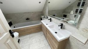 Durham City Centre Hideaway - Terrace with View & Parking