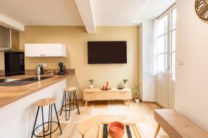 Plein centre - Climatisé - proche cité médiévale