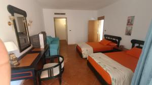 Private chalte Palmera sokhna family