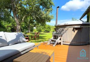 NaWypasie Apartment with Sauna Beautiful Garden SUP Board and Just 30 Minutes from Gdańsk and Gdynia