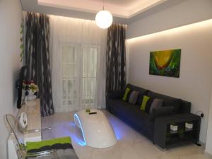 Laura White Tower Apartment