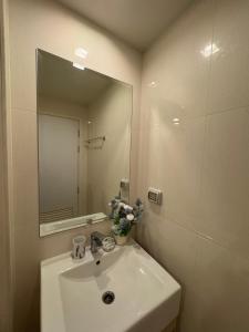 Welcome to warm room here have gym saona Netflix