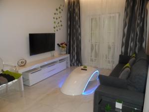 Laura White Tower Apartment