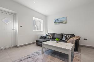 Cinema Studio Room with Spa Facilities For Couples