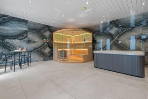 Cinema Studio Room with Spa Facilities For Couples