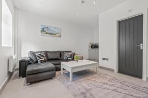 Cinema Studio Room with Spa Facilities For Couples