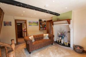 Welcoming countryside cottage minutes from Alton towers