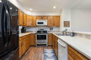 Comfortable 2Bed-2Bath with Hot Tub Near Vail BC