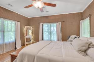 Shangri-La ! A Serene Retreat - Direct access to Trails just 7 miles drive !!