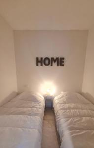 Appartements New Superbe F2 refait a neuf tout confort dans residence avec piscine : photos des chambres