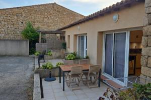 Appartements New Superbe F2 refait a neuf tout confort dans residence avec piscine : photos des chambres
