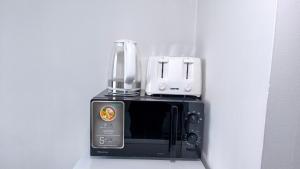 Fully equipped Parkside room 5min from Colliers wood Station R4