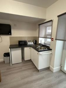 Suli House-Families and Couples only- 3 minutes walk to the seafront