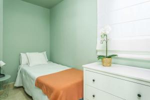 Los Cristianos Plaza, with air-conditioning