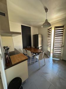 Appartements F3 parking gratuit Clim port 5min aeroport 10min : photos des chambres