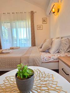 Sunny Side Apartments