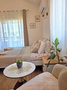 Sunny Side Apartments