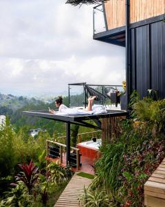 Cabaña con jacuzzi y vista al embalse - Ocasia
