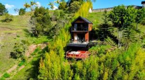Cabaña con jacuzzi y vista al embalse - Ocasia