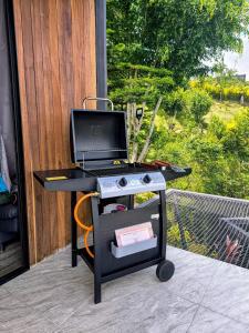 Cabaña con jacuzzi y vista al embalse - Ocasia