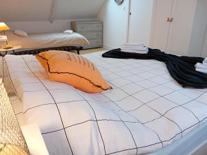 Maisons de vacances Maison Tremen 300 m de la mer 3 lits simple et 1 lit double : photos des chambres