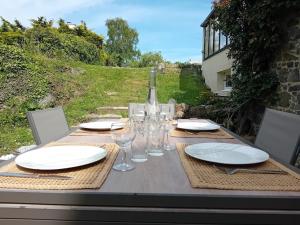 Maisons de vacances Maison Tremen 300 m de la mer 3 lits simple et 1 lit double : photos des chambres