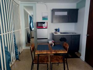 One-Bedroom Apartment room in Pico's Place
