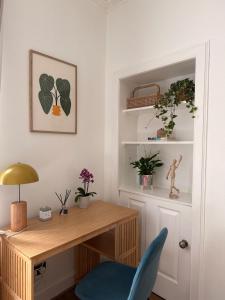 Quiet Garden View 2BR Apt City Center near Fringe