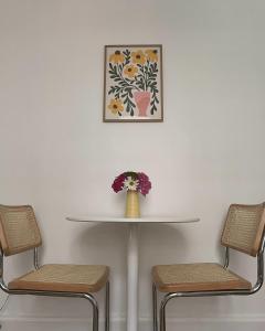 Quiet Garden View 2BR Apt City Center near Fringe