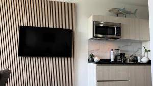 Romantic Ocean View 1BR,Fast WiFi & 2 min to Beach