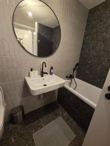 Haas Apartments Art with parking, bakery, free fitness