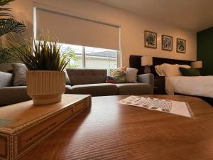 The Miami Tropic Suite - Private Stay with Free Parking in the Heart of Miami