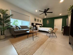 The Miami Tropic Suite - Private Stay with Free Parking in the Heart of Miami