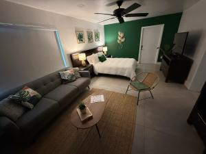 The Miami Tropic Suite - Private Stay with Free Parking in the Heart of Miami