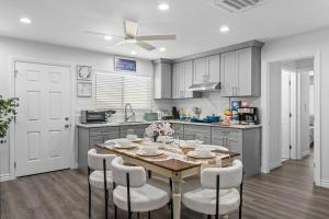 Entire Private Home with 3 Bedrooms 3 Bathrooms, House with Yard, King Bed, Prime Location, Available Now