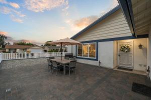 Entire Private Home with 4 Bedrooms 3 Bathrooms, King Bed, Gated Yard, Parking, Ranch, Available Now