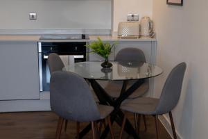 Luxury 2 Bed Penthouse Manchester Large Balcony