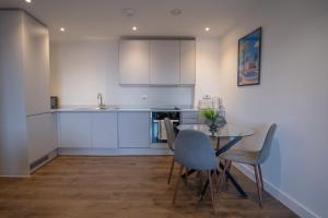 Luxury 2 Bed Penthouse Manchester Large Balcony