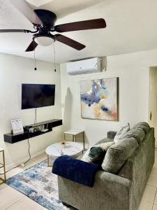 Blue Laventura condo near HWT