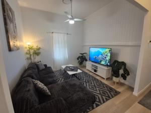 Charming 4BDR inc separate studio, newly renovated