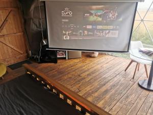 Dome One with Hot Tub, Lincoln, Projector, Firepit